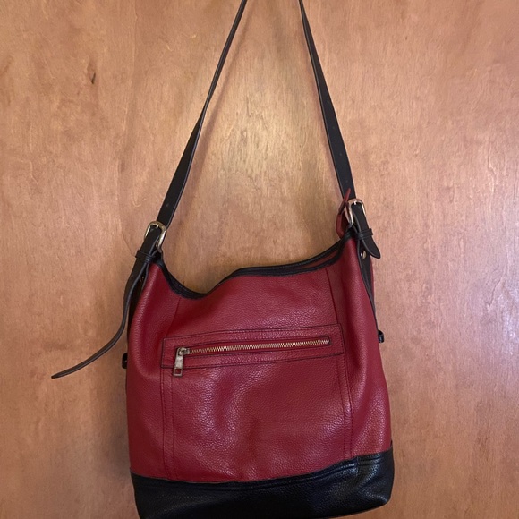 Red & black vegan leather bucket bag - Picture 5 of 10